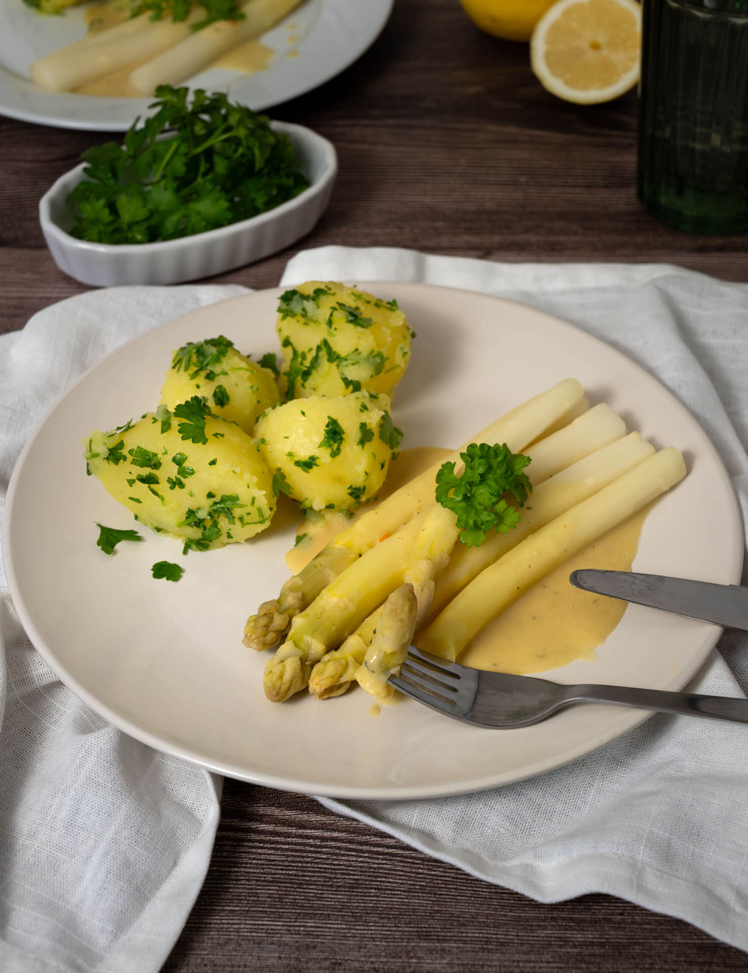 Spargel mit Hollandaise und Petersilienkartoffeln